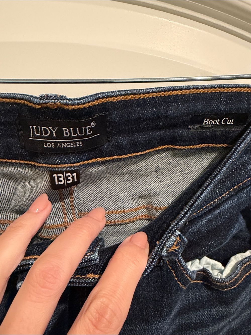 Judy blue size 13/31 dark wash jeans - Picture 2 of 3